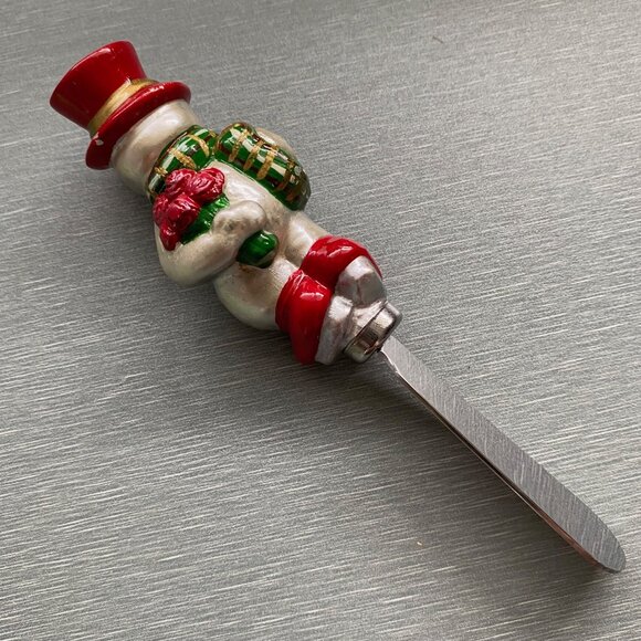 Five Christmas Cheese/Butter Spreaders. Cute detailed Santas and Snowman - Picture 3 of 7